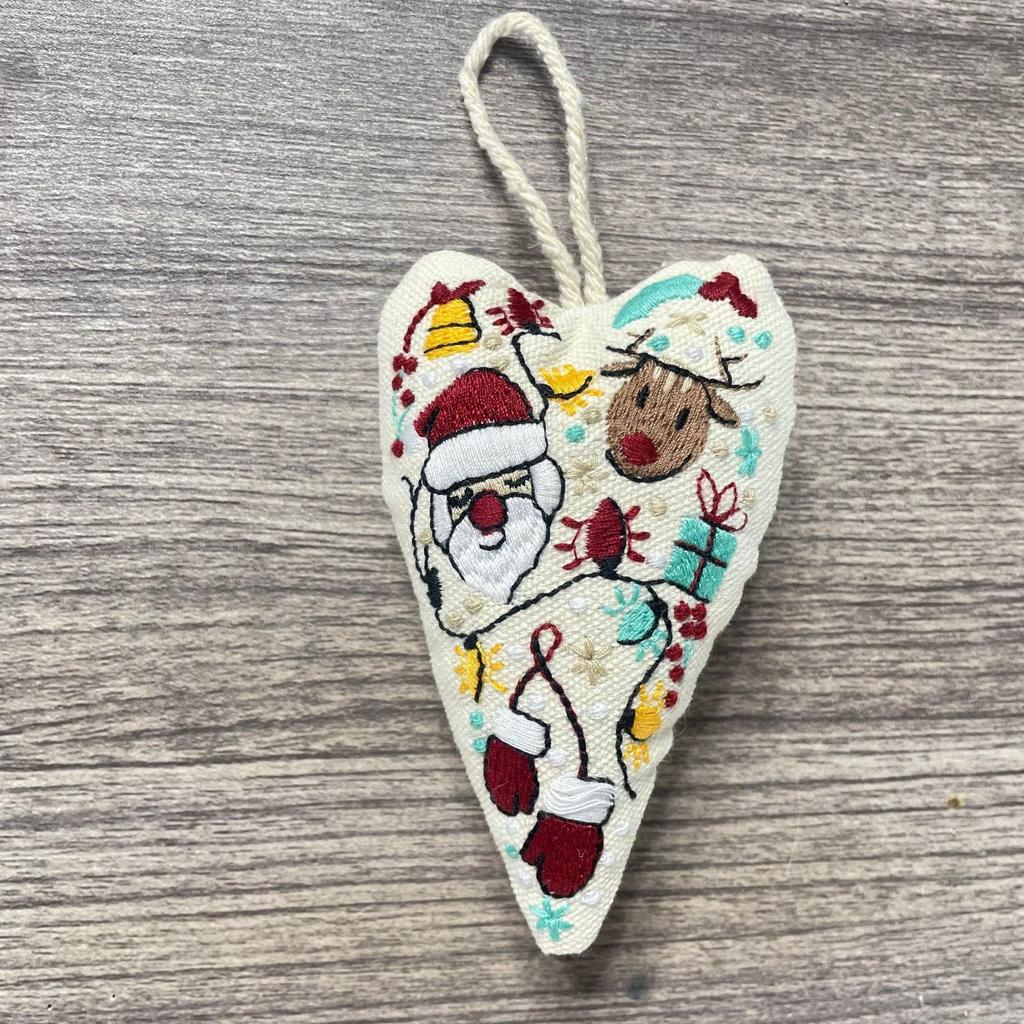 1 Stück DIY Herzförmige Handgemachte Stickerei (Materialpaket), Geeignet für Stickanfänger