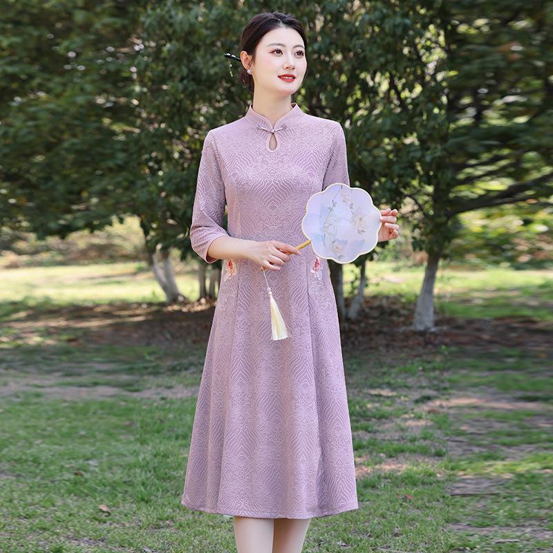 Retro Qipao Dress for Middle-aged Women, Slimming Fit, Seven-quarter Sleeves, Perfect for Spring and Summer