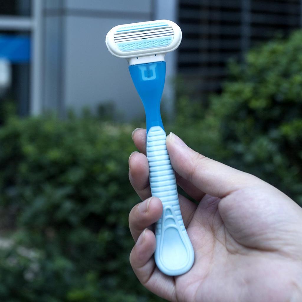 Universal Triple-Blade Women's Razor for Armpit, Leg, and Underarm Shaving