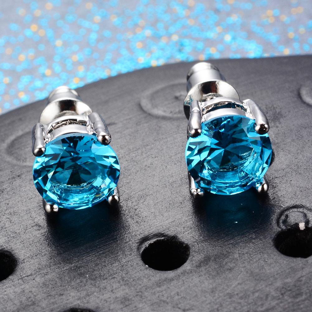 Białe Okrągłe Kolczyki Sztyfty z Diamentami z Czterema Ząbkami dla Kobiet - 8MM Cyrkonia, Modna i Wszechstronna Biżuteria.