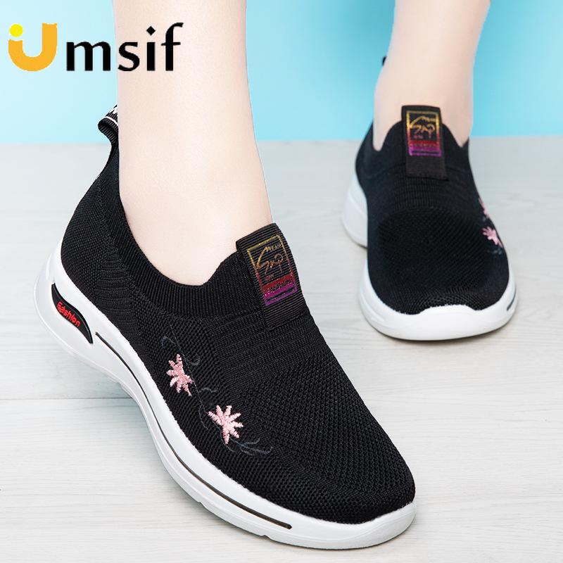 New Breathable Mesh Sneakers Lightweight Soft Sole Comfortable Casual Running Shoes
