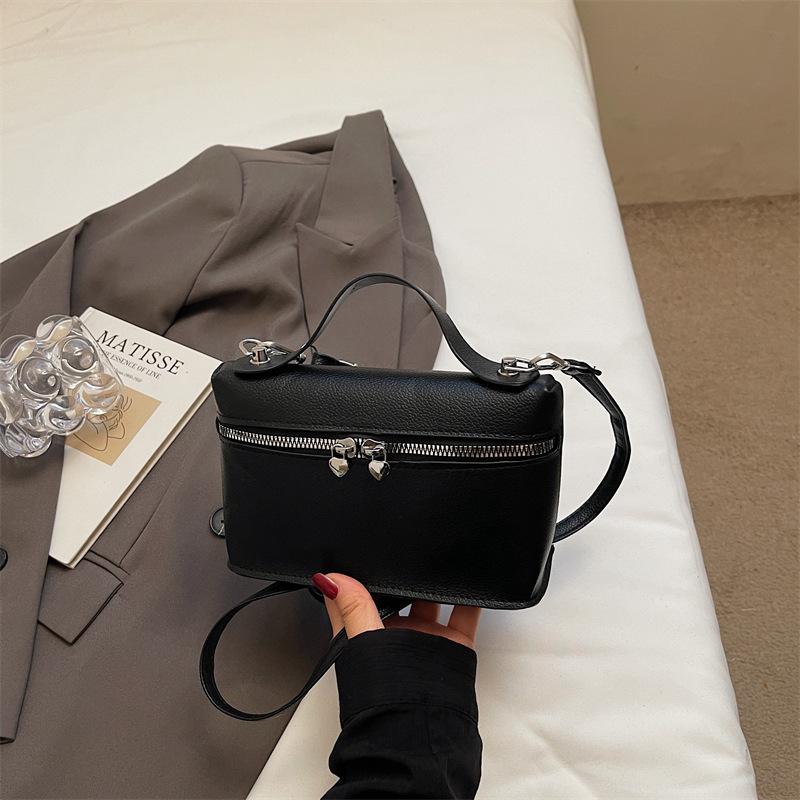 Spring new small exquisite bag women's high-end sense portable lunch box versatile hand carry messenger bag single shoulder