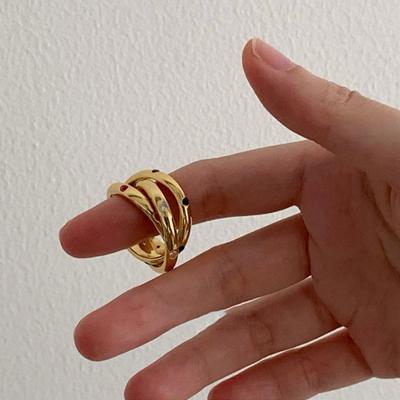 Bague de luxe légère et polyvalente pour femme, design de niche, trois anneaux décalés, diamant coloré, personnalité, tempérament tendance, voyageur