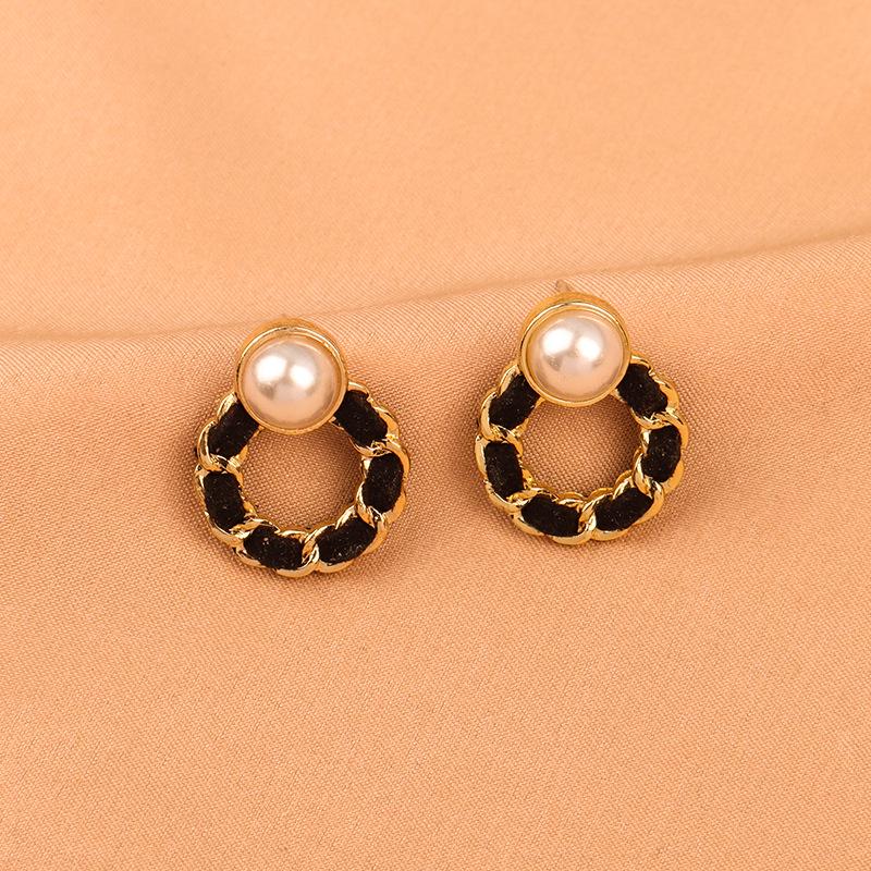 

2023 French Retro Pearl Chain Hoop Earrings in S925 Silver