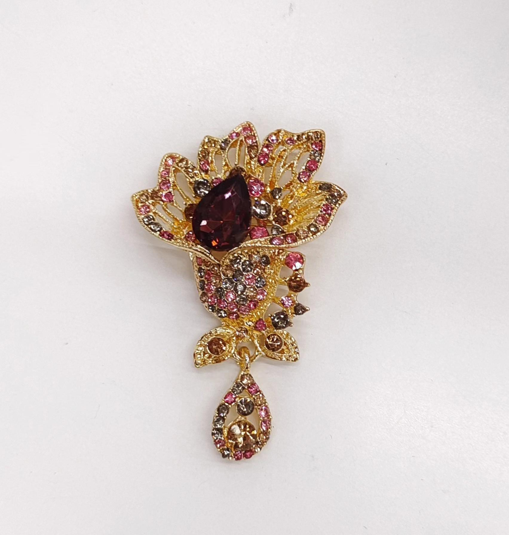 

Брошь Женственность Настоящее Золото Гальванизированный Чешский Бриллиант Модная Подвеска Корсаж, Простая Заколка Для Воротника Пиджака Сейчас