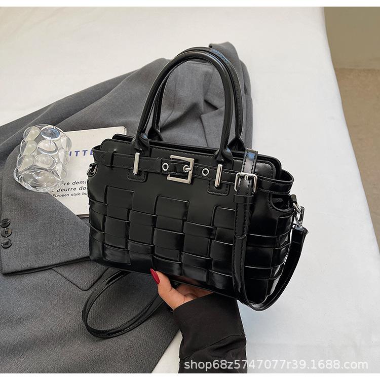 Premium retro handbag women's 2025 new woven shoulder bag commuter shoulder crossbody bucket bag
