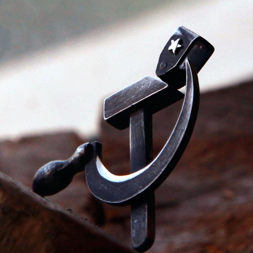 Red Battle Damage Sickle and Hammer Pendant, Retro Ethnic Style Necklace for Men and Women, Badge Emblem