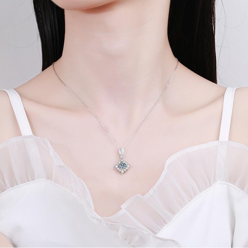 6.5mm Ornate Sunflower Halo Moissanite Pendant Necklace S925 Sterling Silver For Women