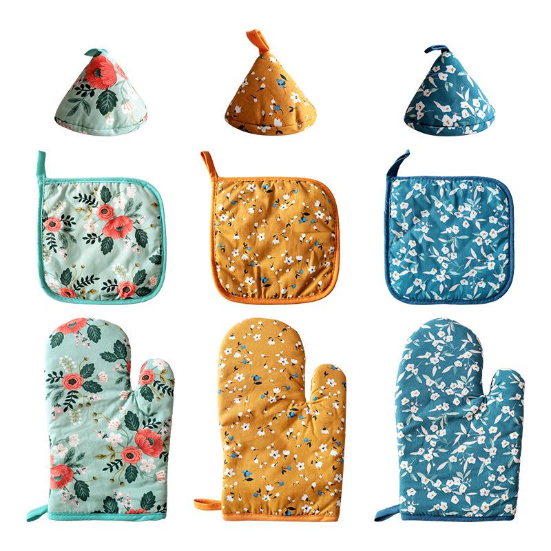 Oven & Microwave Cotton Gloves: Insulated Kitchen Baking Gloves with Triangle Pot Handle Pads