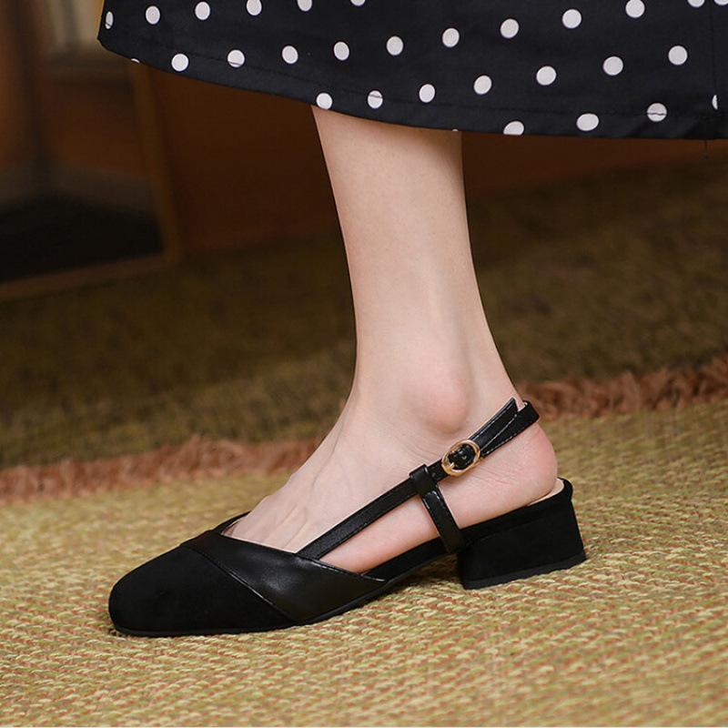 

Summer women s low-heeled bag head sandals casual color matching new large size comfortable soft sole buckle rear empty flat sandals 39 чёрный