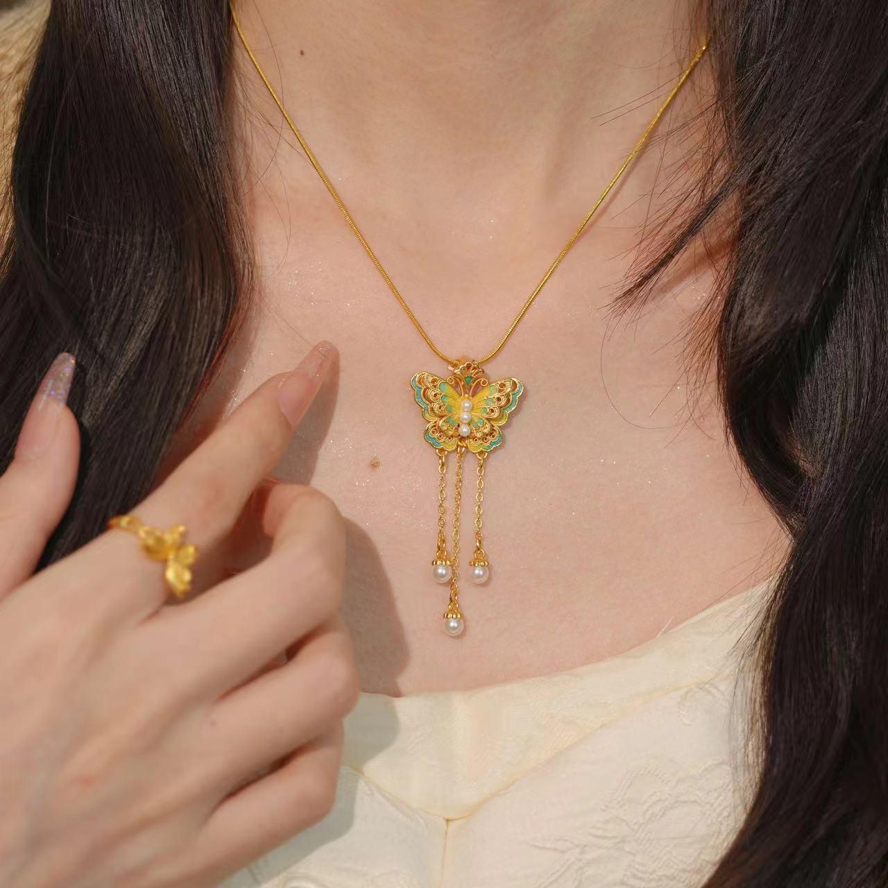 

Элегантная эмалевая подвеска-бабочка Youmeng Diesheng с высококачественным жемчугом, прочное ожерелье на ключицу для женщин. Enamel Butterfly Pendant