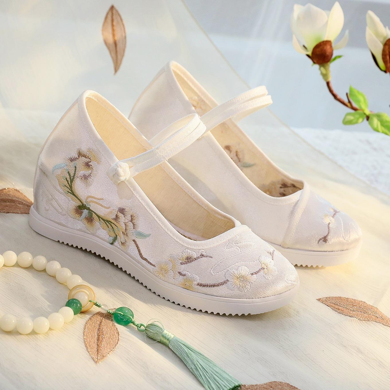 

[Yudie] 2025 новые старые пекинские тканевые туфли с завышенным круглым носком женские с ханьфу на высоком каблуке и толстой подошве вышитые туфли 37 белый