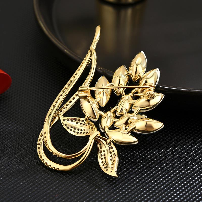 New Korean Version Austrian Crystal Brooch Slightly Inlaid Zircon Corsage High-End Fashion Clothing Accessories Brooch Wholesale