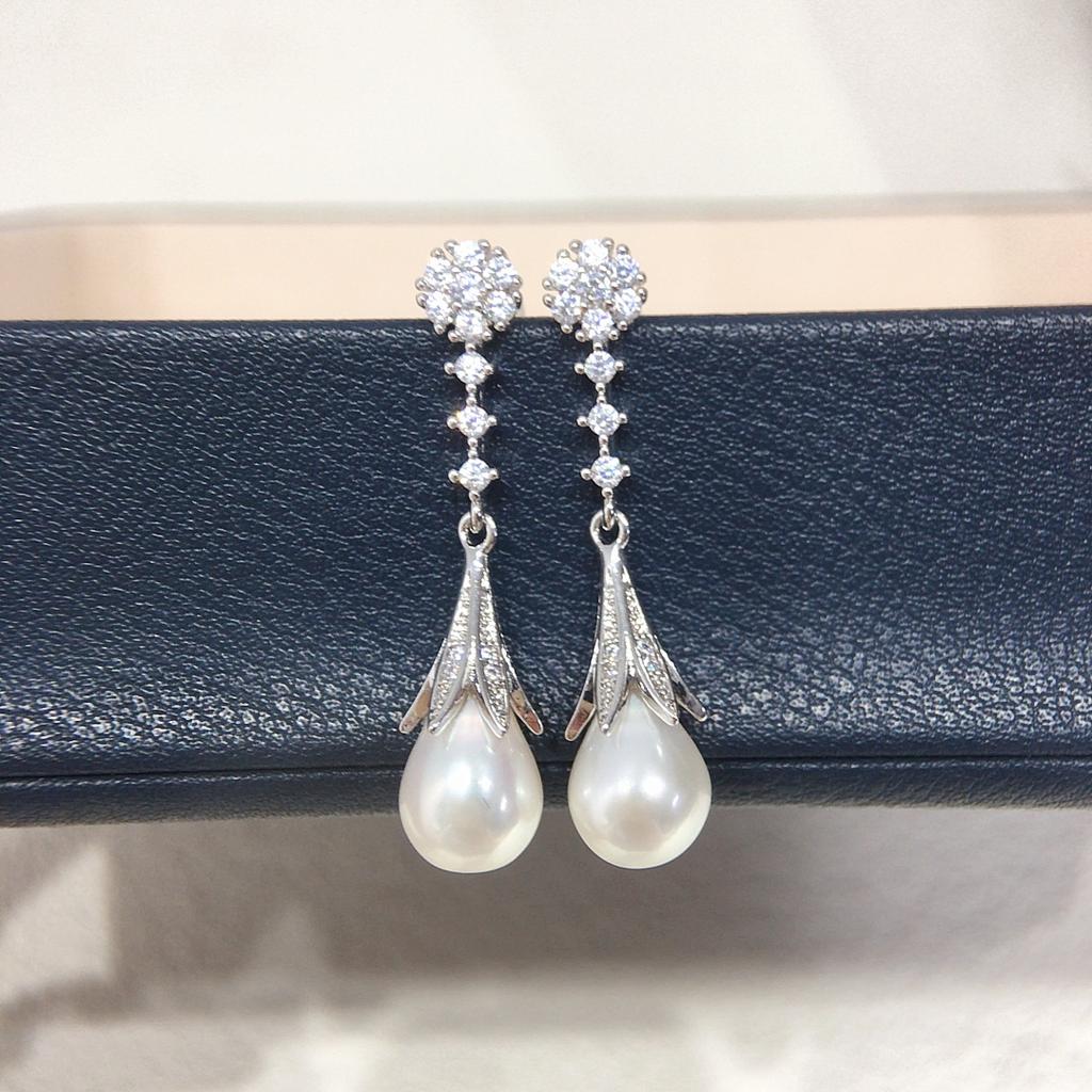 New Natural Freshwater Pearl Stud Earrings Women's Retro Court Style Slightly Inlaid Zircon Water Drop-shaped Pearl Earrings