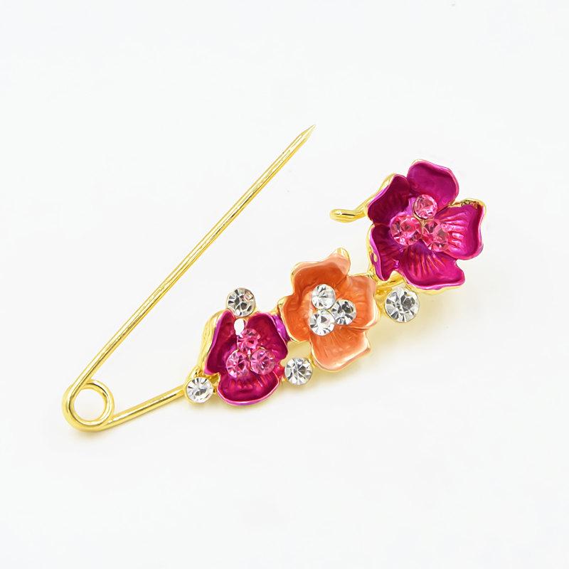 Elegant Tulip Flower Oil Painting Brooch: Versatile Pin for Dress, Scarf, or Sweater