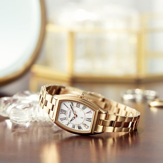 Seiko SSQW046 (LUKIA Essential Collection Солнечная радиоуправляемая металлическая группа для женщин) тонно Смотреть