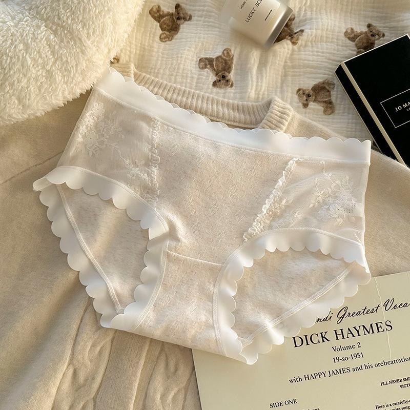 Women's Comfortable Seamless Lace Patchwork Wavy Edge Cotton Crotch Triangle Briefs