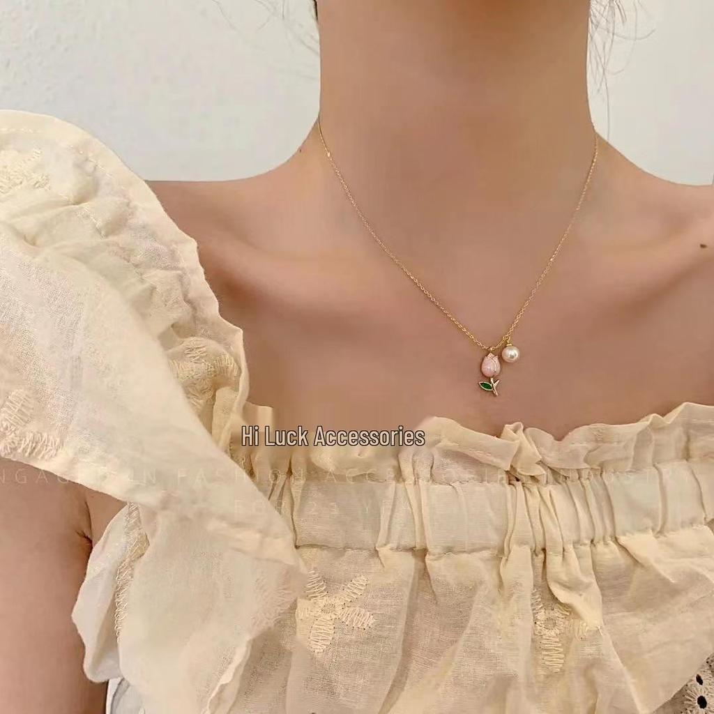 Summer Tulip Pearl Necklace: High-End Beaded Pendant, Light Luxury, Sophisticated Women's Clavicle Chain.