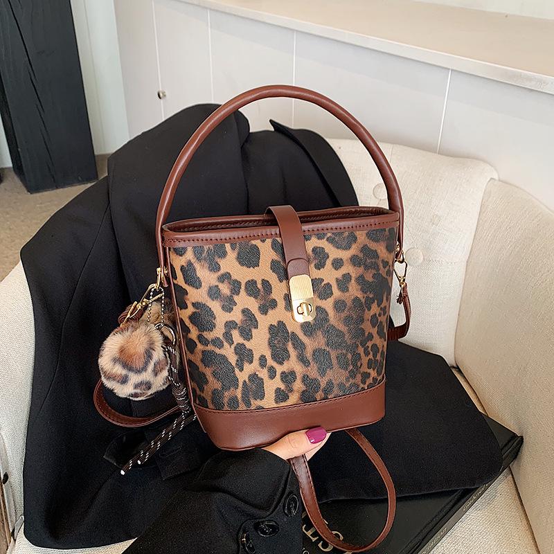 Geantă tote crossbody de damă cu imprimeu leopard la modă pentru toamna/iarna 2024