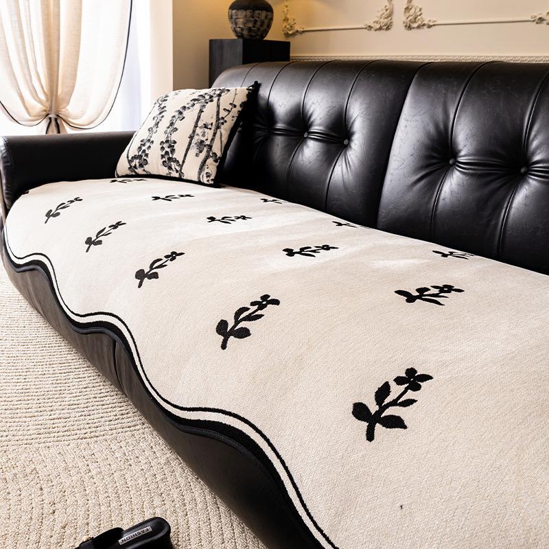 

Новая подушка для дивана нестандартной формы 2025 года, универсальная для всех сезонов, подушка для сиденья трехместного дивана из прямой кожи, нескользящий чехол с ощущением премиальности 90*70cm