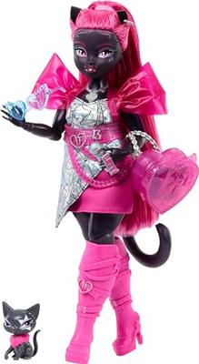 Panenka Monster High Catty Noir s přívěskem kočky a doplňky včetně batohu, zpěvníku a mikrofonu