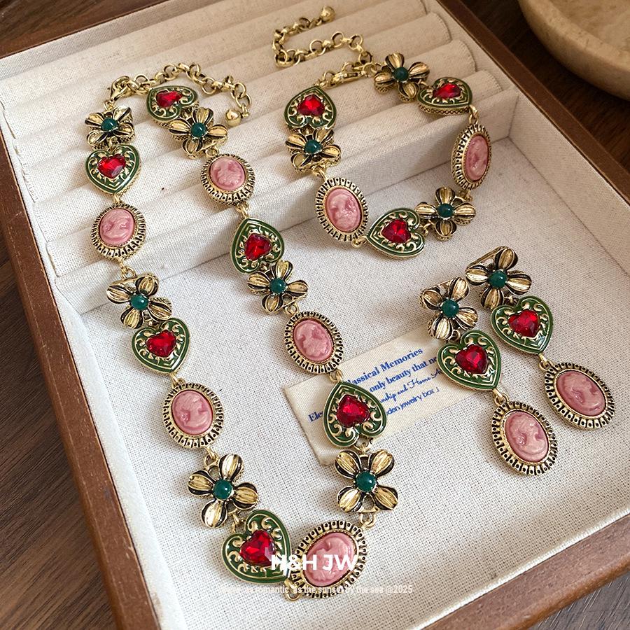 Vintage Rhinestone Flower Heart Necklace - Elegant Retro Clavicle Chain, Light Luxury Style