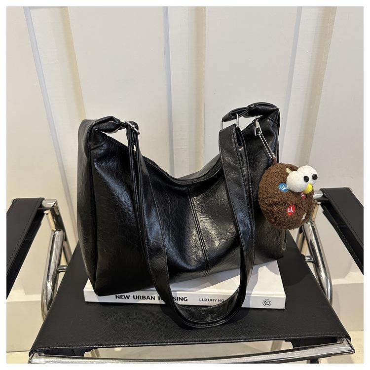 Women's Large Capacity Tote Bag: Fashionable, Casual, and Functional Shoulder Messenger for Work and Commute CLE