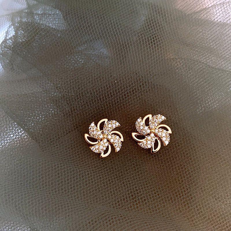 

Golden Rotatable Windmill Stud Earrings for Women Unique 2025 New Arrival Best Selling Accessible Luxury Fancy Earrings Super Beautiful Earrings Golden windmill (rotatable)