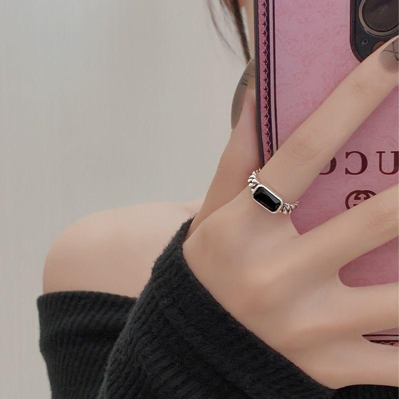 Black stone chain index finger ring women's niche design fashion personality 2025 new trend