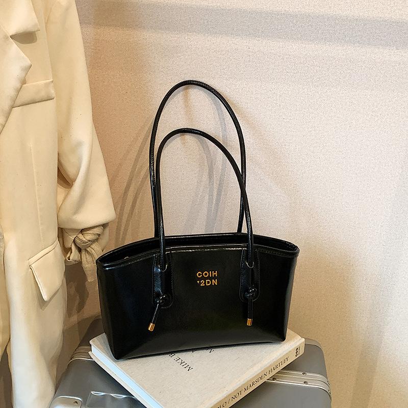 Large-capacity retro bag women's autumn and winter versatile 2025 new simple shoulder bag casual work commuter tote bag