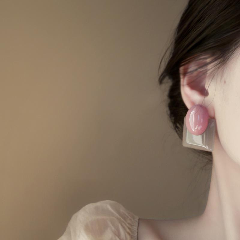 Silver Needle Hong Kong Style Retro Oval Contrasting Color Stud Earrings Women's Niche Creative Earrings Temperament Earrings Light Luxury