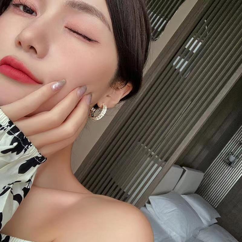 Unique Design Elegant Exquisite Light Zircon C Earrings Women Jewelry Party High-grade Gift