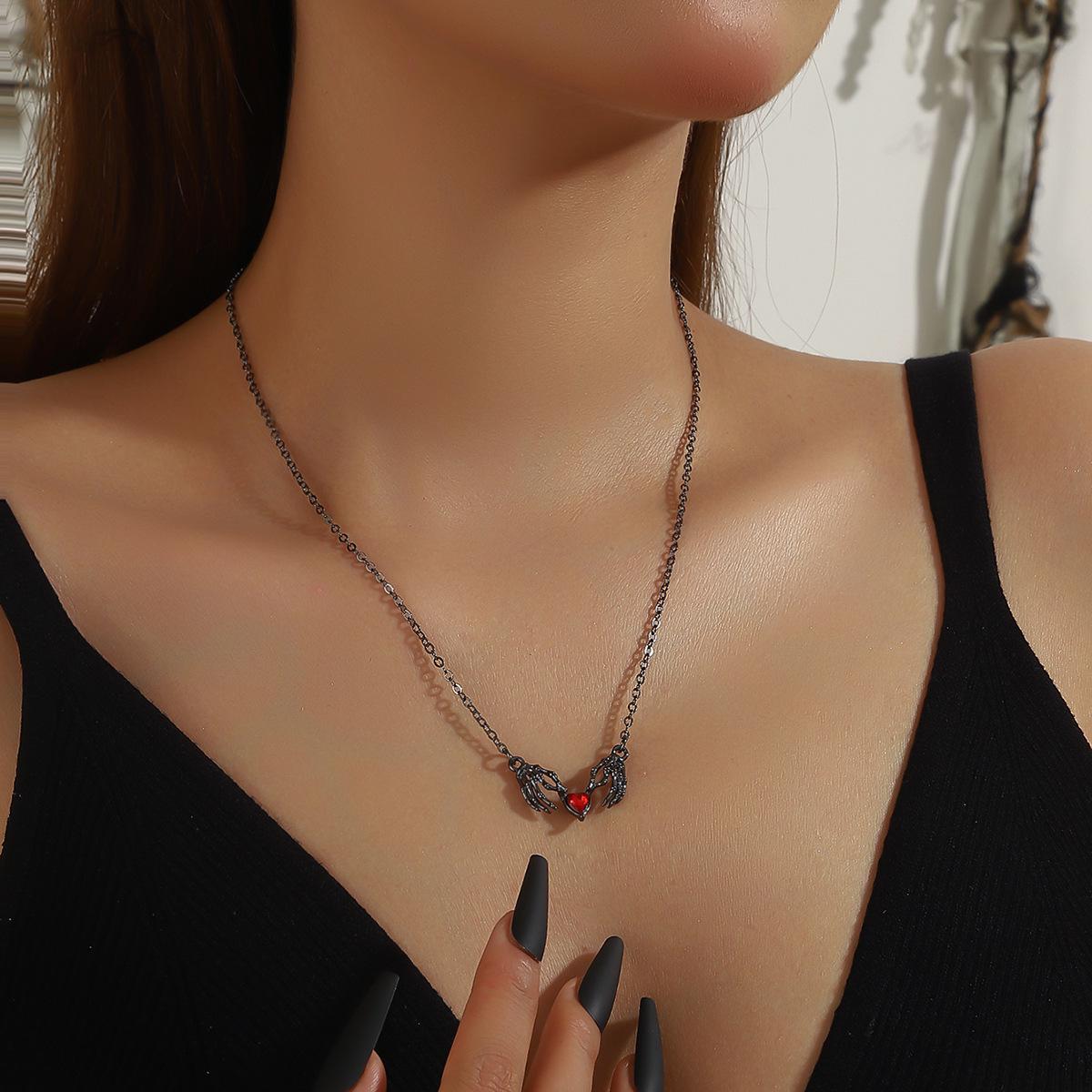 Eco-friendly Gothic Heart Ghost Claw Necklace - European & American Punk Halloween Fashion чёрный