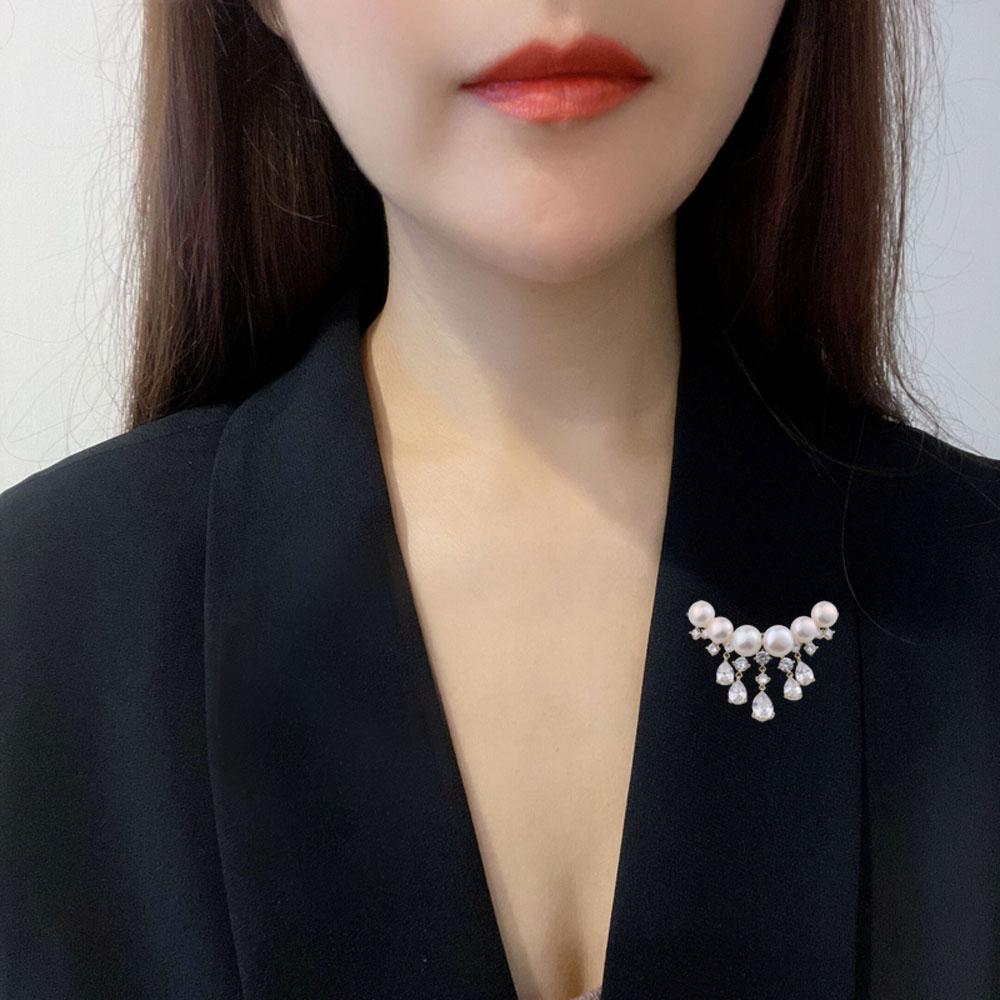 Women Girls Fashion Elegant Pearl Crystal Pendant Badges Brooch Exquisite Lady Alloy High-end Classic Suit Office Pin Jewelry