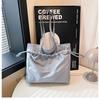 Contemporary Versatile Tote Bag For Casual Outfits With Spacious Design And Sleek Zipper Closure
