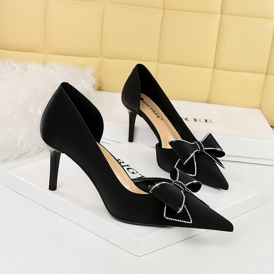 Женские туфли на высоком и тонком каблуке — фото 14