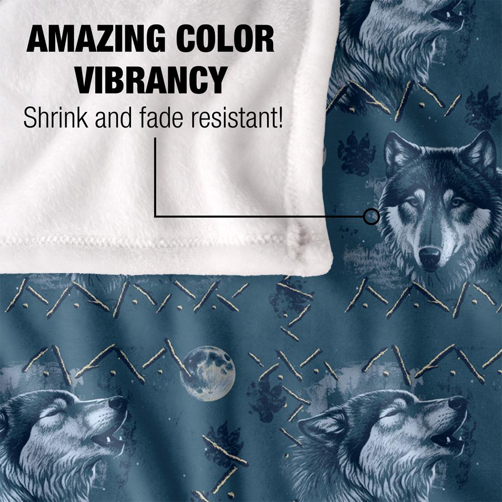 JQ Licensing Silky Wolf Howl Moon Pattern Supersoft Blanket