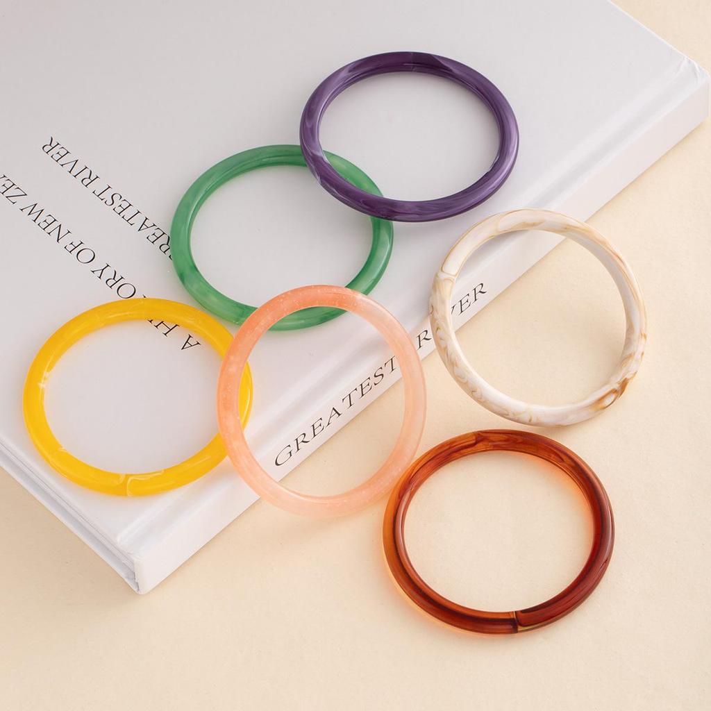 Retro Acrylic Circle Bracelet & Earrings: Elegant, Simple, Cold Style