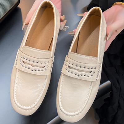 Frühling Neuer Stil Flache Schuhe für Damen Runde Spitze Tiefer Ausschnitt Nieten Weiche Sohle Rutschfest Verschleißfest Einzelne Schuhe