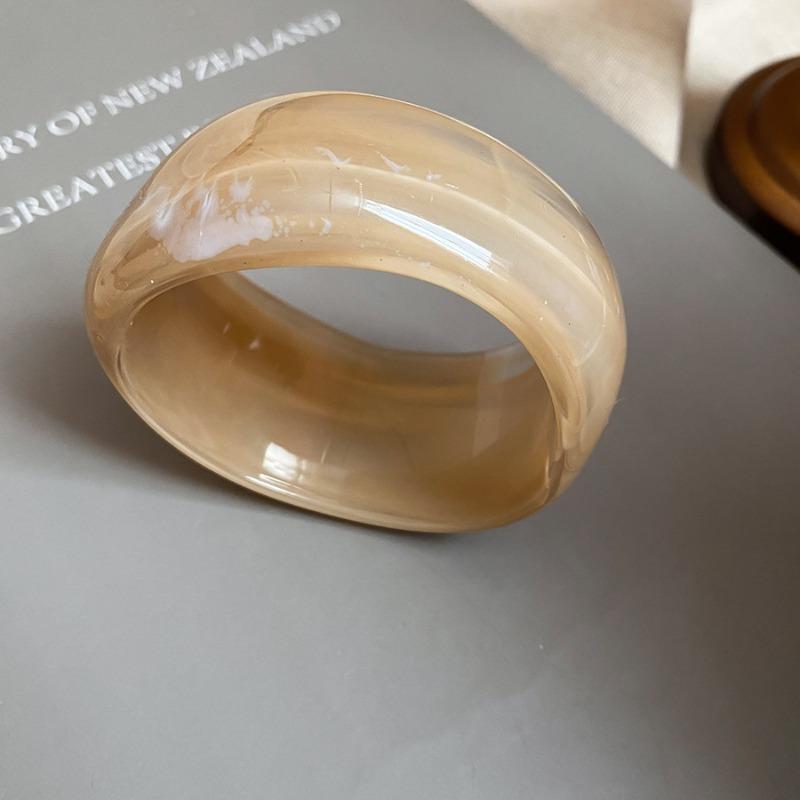 Resin Irregular Wide-sided Bracelet Mori Temperament Niche Design Popular Bracelet Light Luxury High-end Jewelry