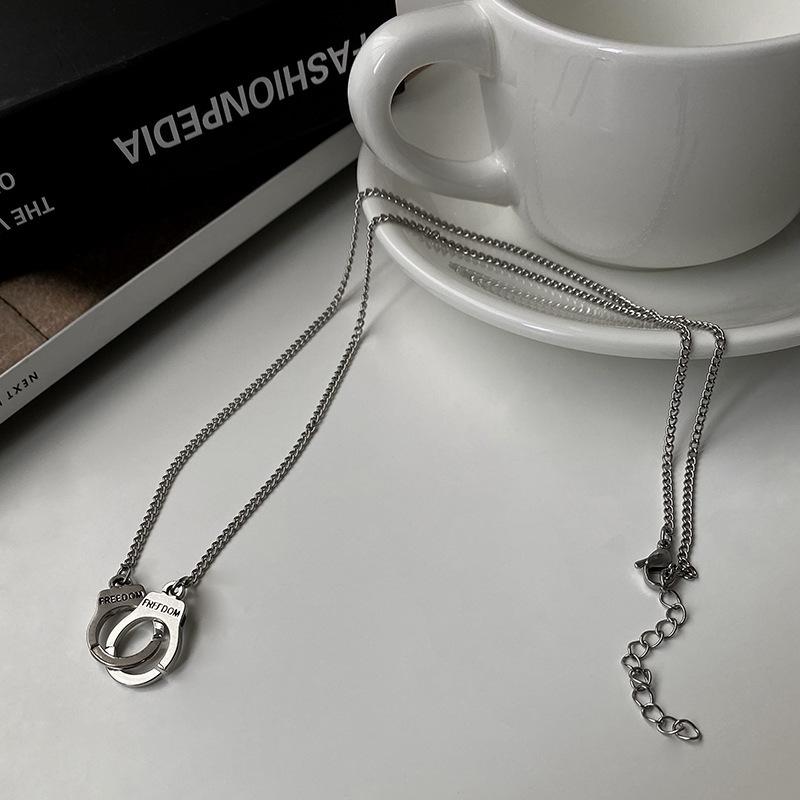 

Collar Chain Lock Necklace Vintage Handcuff Style European And American Inspired Alloy Material Chic Necklace Pendant StyleB