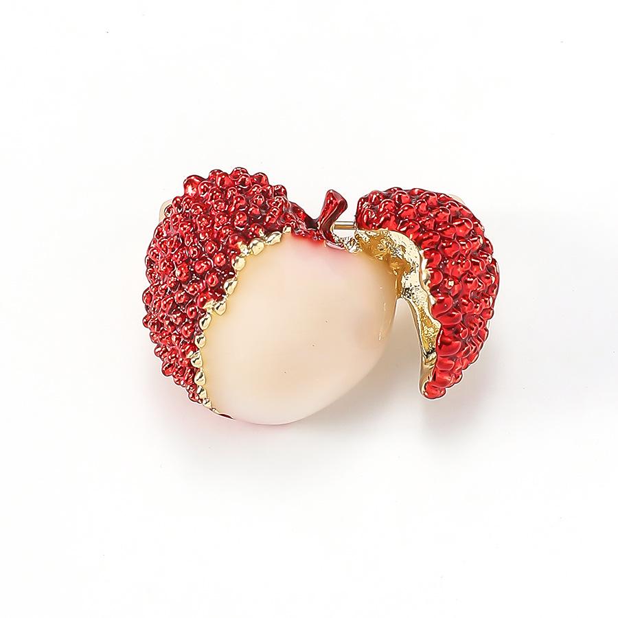Brošňa Concubine Smile Lychee: Elegantný červený ovocný brošňový špendlík na svetre a obleky