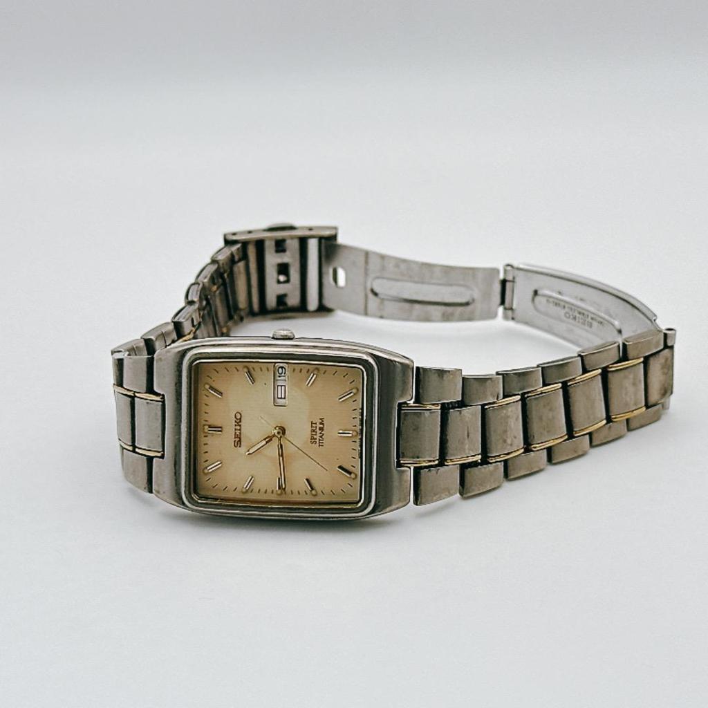Used Vintage SEIKO SPIRIT Men's Watch Titanium Rectangular Lightweight