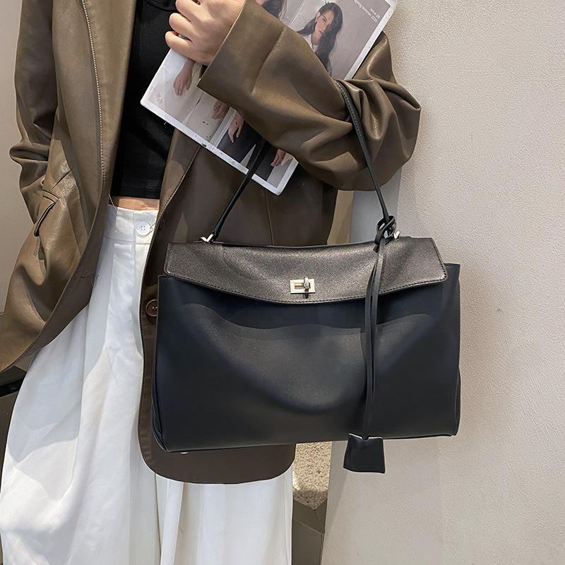 Schoolbag Women's New Commuter Style Messenger Cowhide Tote Bag, Genuine Leather Bag, Large-Capacity High-End Underarm Bag.