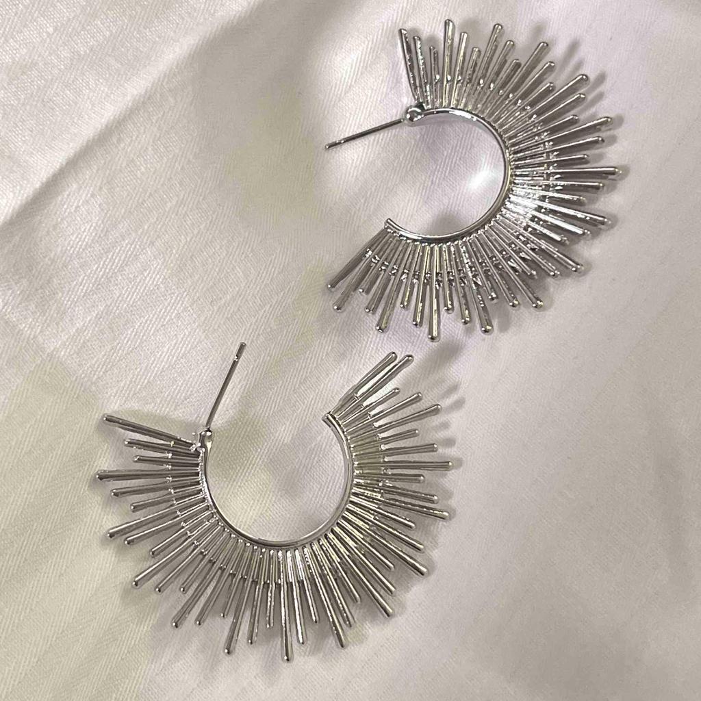 2025 Trendy Large Earrings: Simple, Cool, Versatile - Perfect for Round Faces