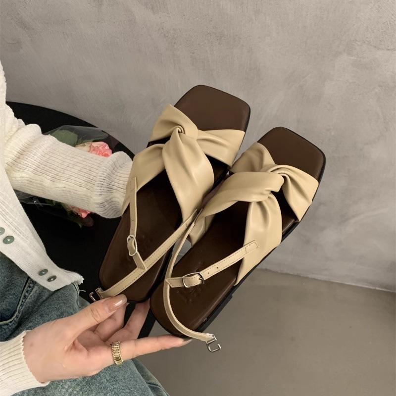2025 Spring and Autumn New Fashion Versatile Flat Sandals Women's Outerwear Versatile French with Skirts Vintage Rome