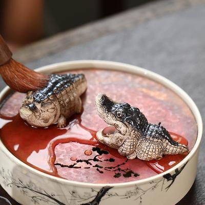 Boutique Areia Roxa Chá Pet Crocodilo Pequeno Acariciando Ornamentos para Chá Pet Cerimônia de Chá Artesanal Brincadeira de Chá Pets de Chá Financeiros Crocodilo