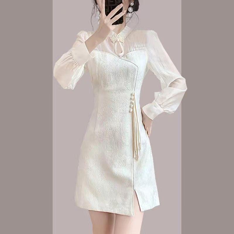 

Enhanced 2024 Spring Qipao Dress: New Chinese Style with Frog Button, Slim Fit, Hip-Hugging Design for Women M (95-105 jin) грязно-белый