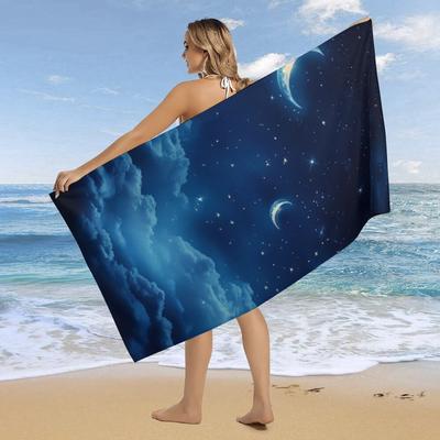 Extragroßes Schnelltrocknendes Strandtuch - Super Saugfähiges Bade-, Fitness- & Reisehandtuch mit Design eines Himmlischen Nachthimmels, Sternen & Monden
