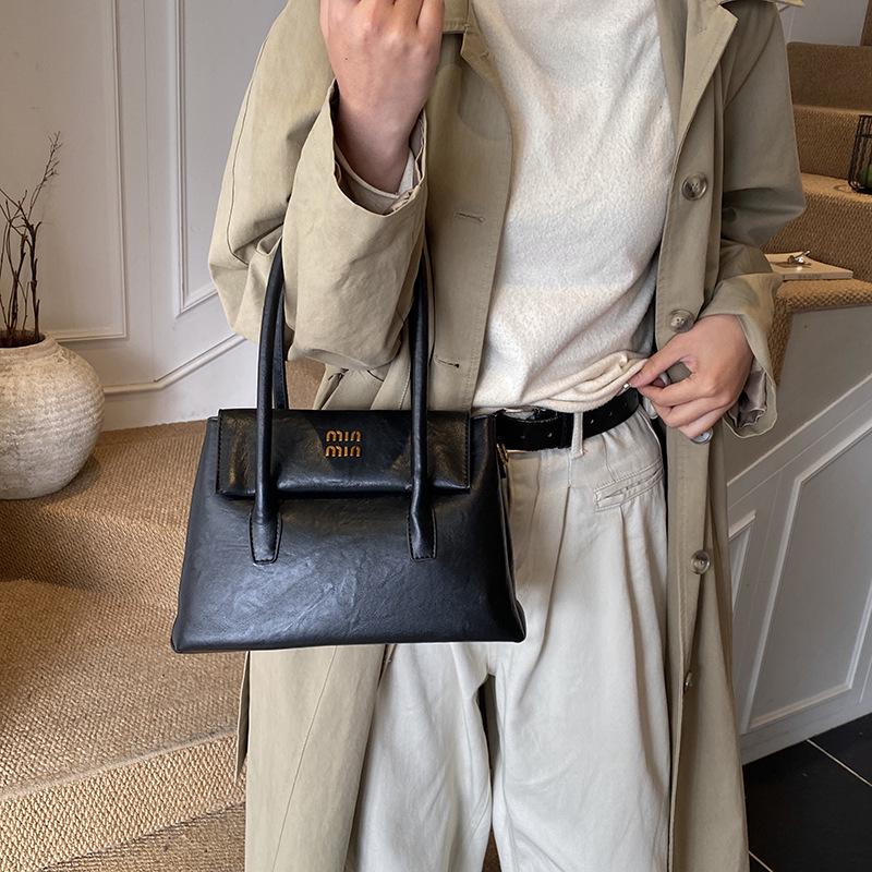 

2025 Autumn/Winter High-Quality Women s Retro Textured Shoulder Handbag - Large Capacity